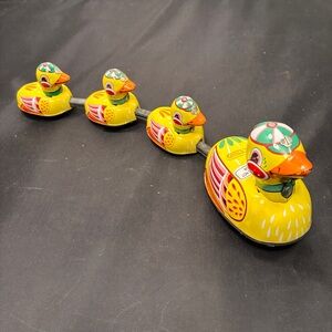 Tin Plate Duck Family Wind Up Toy Litho 1970s Works no key China Retro Collector